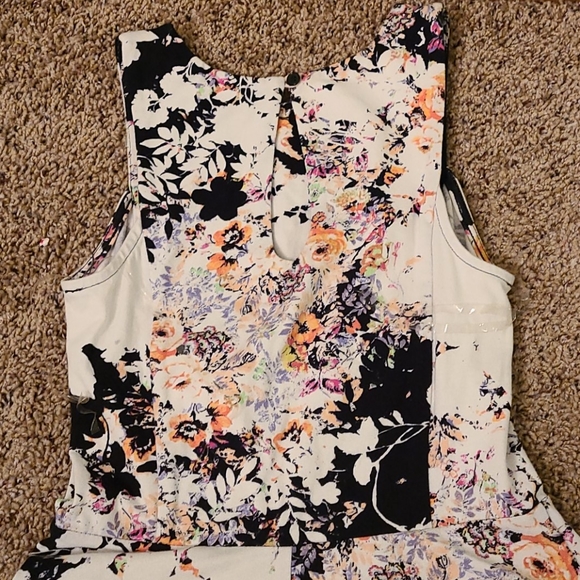 Like new floral sleeveless sundress - Picture 8 of 9